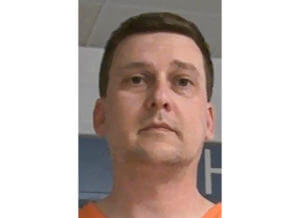 Navy engineer pleads guilty to selling submarine secrets