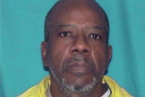 Jury convicts 1 prison guard in inmate deaths, hung on 2nd