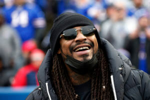 Police: Marshawn Lynch was asleep, car damaged before arrest