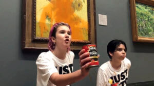 UK: Climate protesters throw soup on Van Gogh’s ‘Sunflowers’