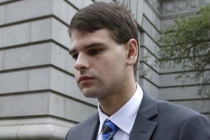 Man charged with killing mom at sea seeks grand jury minutes