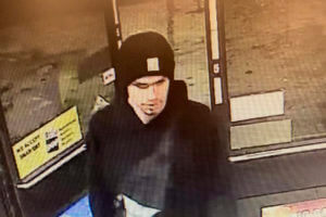 Police: Woman called 911 after letting killer borrow phone