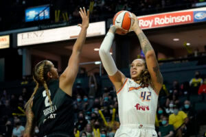 Brittney Griner re-signs with Phoenix Mercury