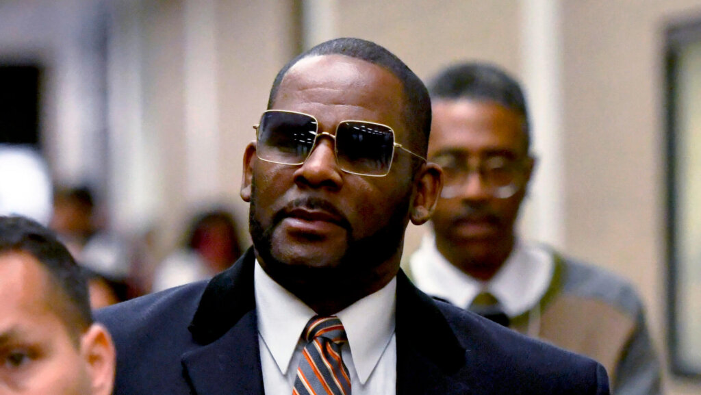 R. Kelly, center, leaves the Daley Center after a hearing in his child support case May 8, 2019
