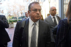 Ex-Theranos exec finds way to delay start of prison sentence