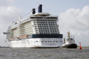 Cruise line let passenger’s body decompose, lawsuit says