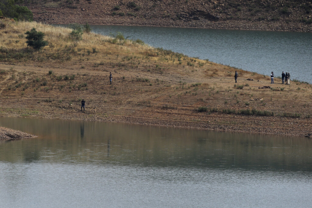 Police work on the banks of the Arade dam