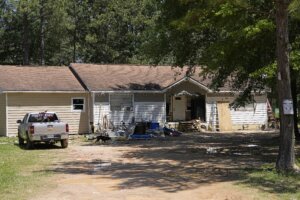 ‘Zero leads’ in manhunt for Texas gunman accused of killing 5 neighbors
