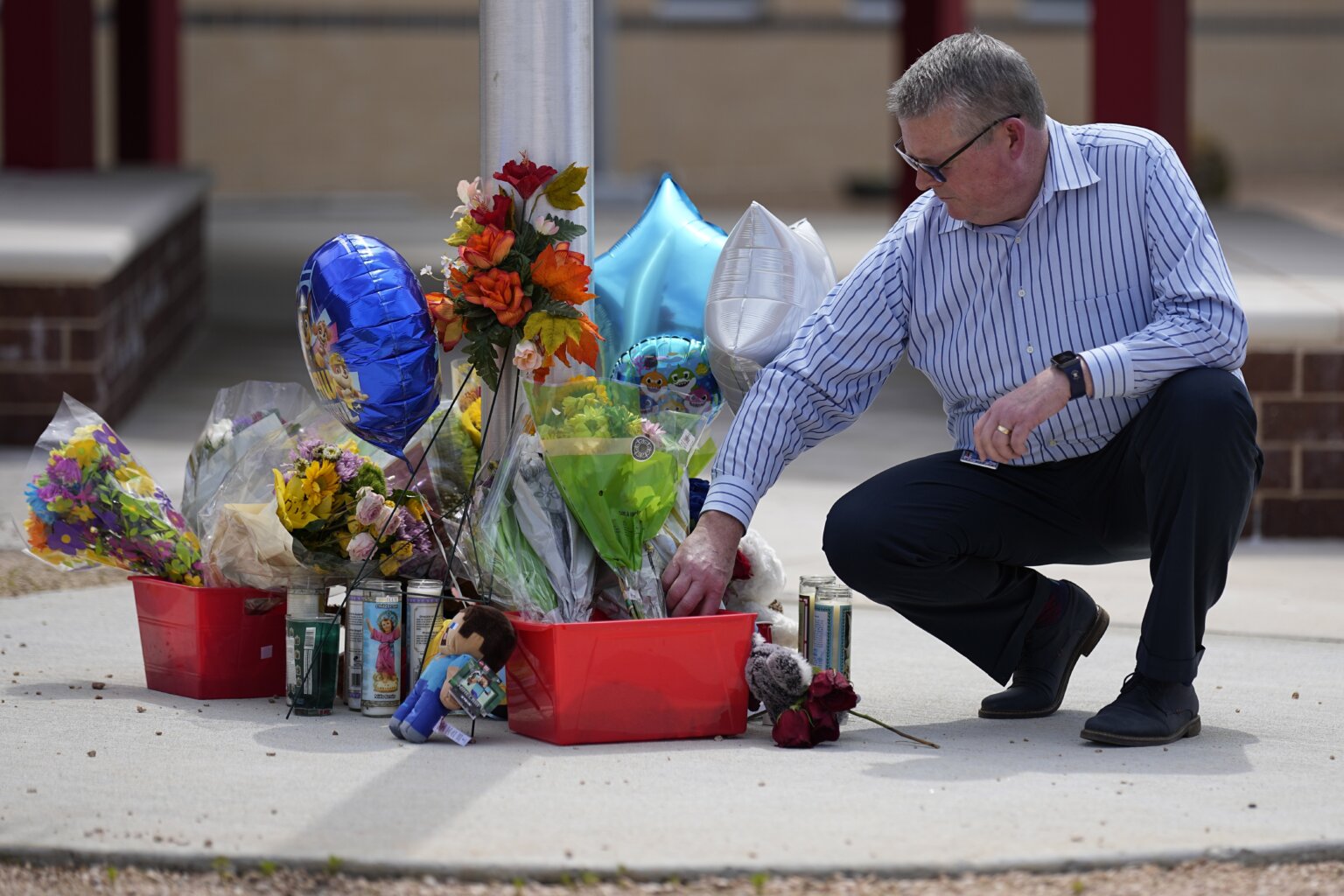 ‘Zero leads’ in manhunt for Texas gunman accused of killing 5 neighbors ...