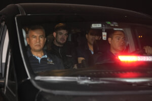 Joran van der Sloot, suspect in Holloway case, pleads not guilty to extortion charges