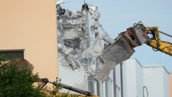 Demolition begins at site of Parkland school massacre