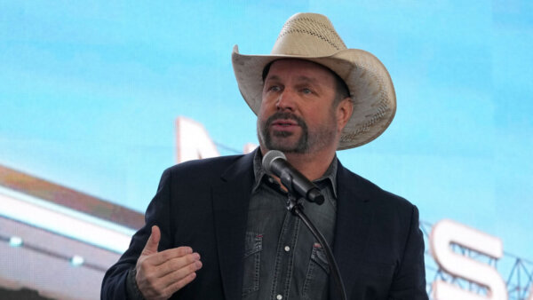Garth Brooks names rape accuser, seeks damages in countersuit