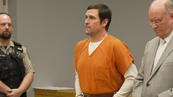 Former paramedic accused of killing wife with eyedrops wants trial moved