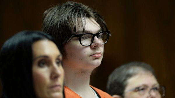Prosecutors: Keep Michigan school shooter’s sentence in place