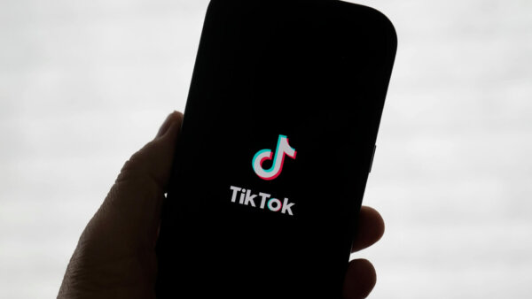Trump issues an executive order to suspend the US TikTok ban