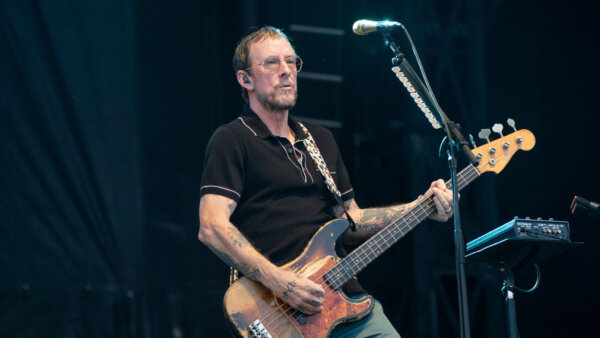 Wife of Weezer bassist shot, arrested by Los Angeles police