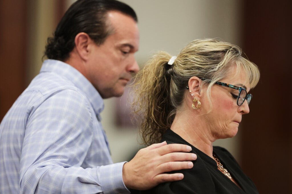 Steve Goncalves consoles Kristi Goncalves, mother of victim Kaylee Goncalves speaks at the sentencing hearing of Bryan Kohberger