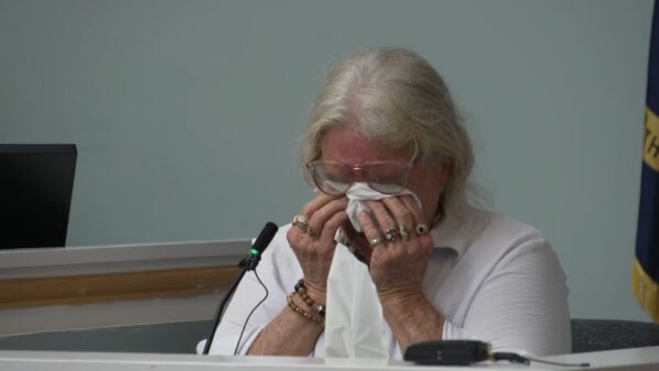 Lisa Hunt cries from the witness stand