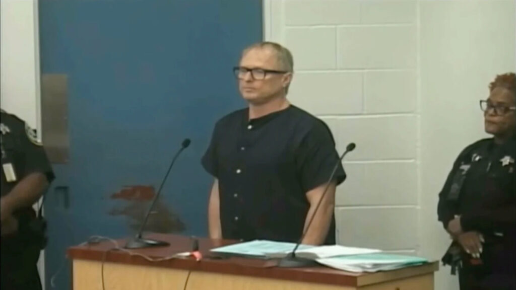 Man accused of killing ex-fiance after appearance on 'The People's Court' had ticket to Colombia before arrest